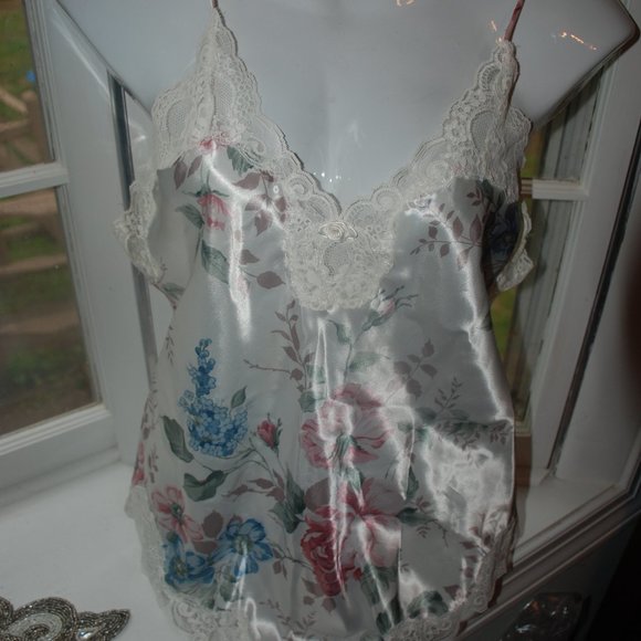 NWOT Floral and Lace Teddi - Picture 2 of 4